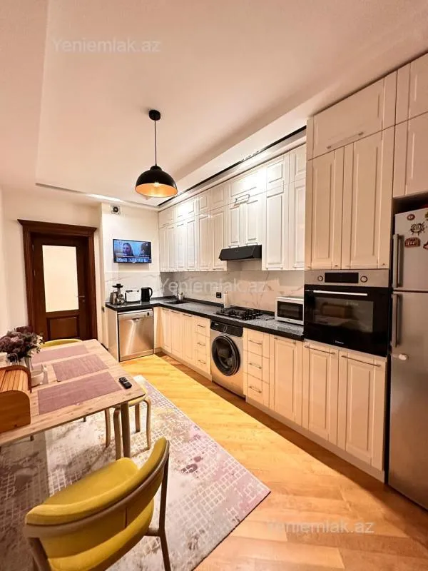 Satılır 3 otaqlı yeni tikili 125 m²