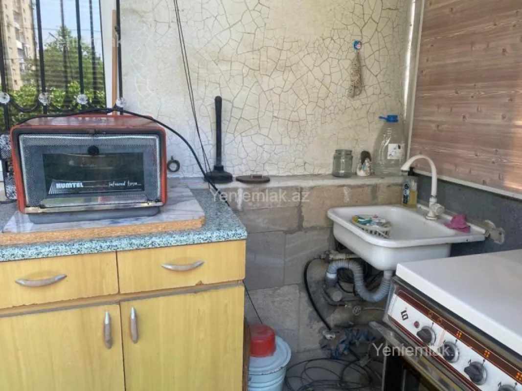 Satılır 3 otaqlı köhnə tikili 60 m²