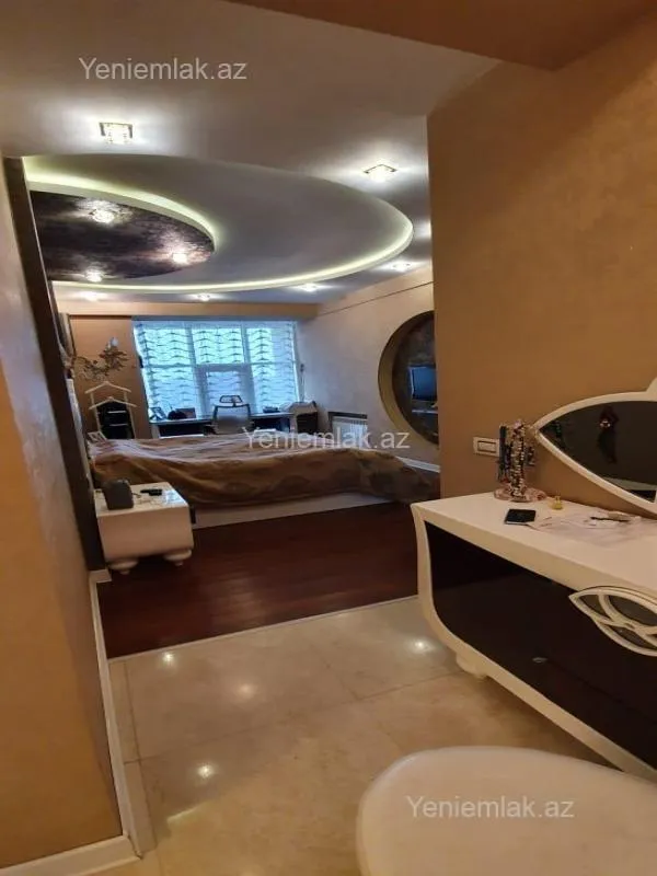 Satılır 4 otaqlı yeni tikili 195 m²