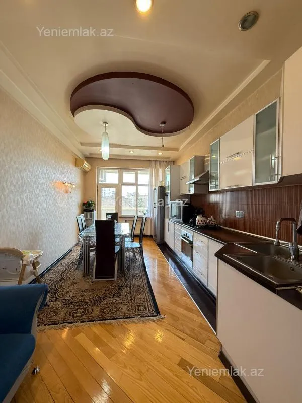 Satılır 5 otaqlı yeni tikili 285 m²