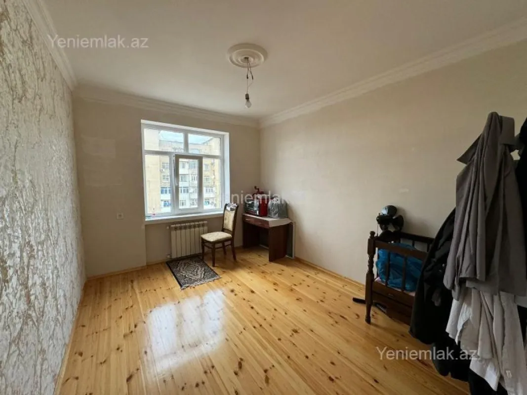 Satılır 5 otaqlı köhnə tikili 120 m²