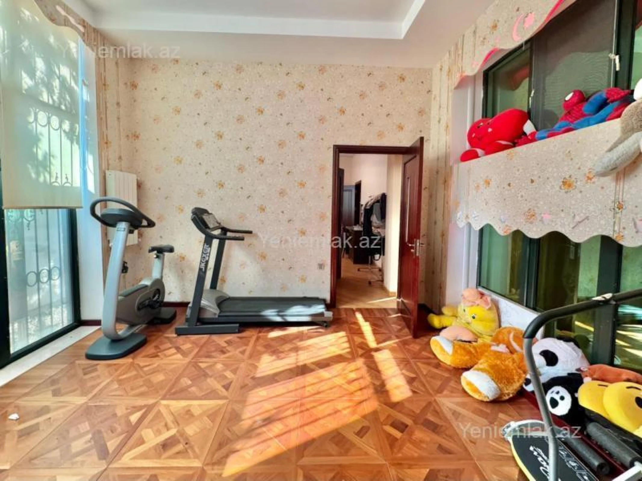 Satılır 14 otaqlı həyət evi 1875 m²