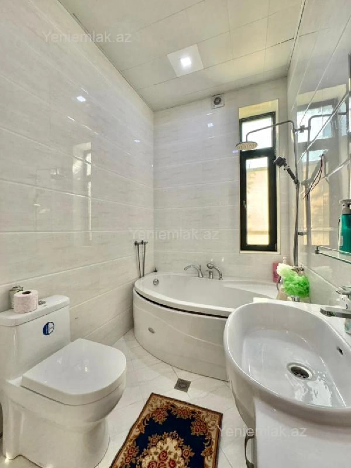 Satılır 14 otaqlı həyət evi 1875 m²