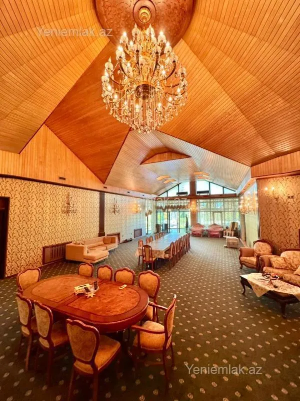 Satılır 14 otaqlı həyət evi 1875 m²