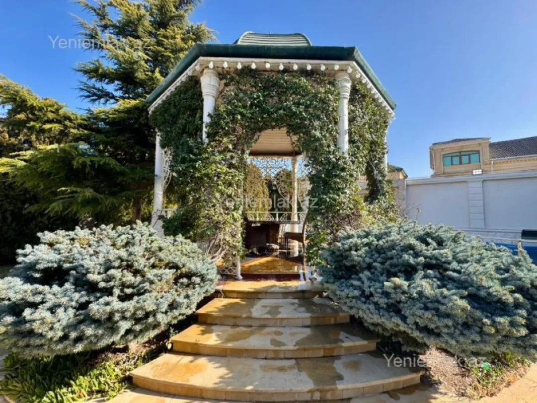 Satılır 14 otaqlı həyət evi 1875 m²