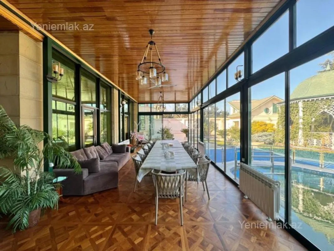Satılır 14 otaqlı həyət evi 1875 m²
