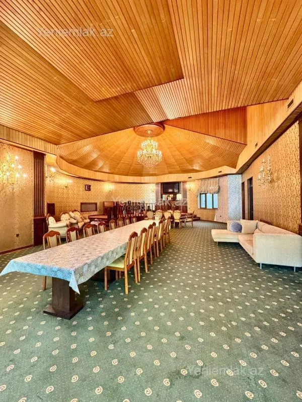 Satılır 14 otaqlı həyət evi 1875 m²