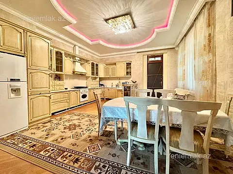 Satılır 14 otaqlı həyət evi 1875 m²