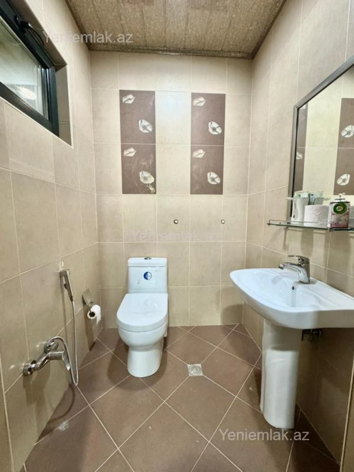 Satılır 14 otaqlı həyət evi 1875 m²