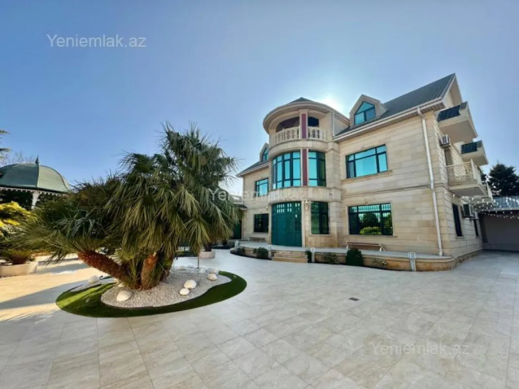 Satılır 14 otaqlı həyət evi 1875 m²