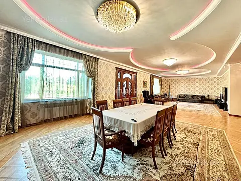 Satılır 14 otaqlı həyət evi 1875 m²