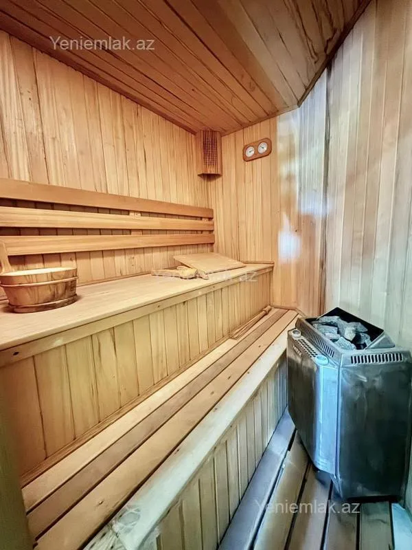 Satılır 14 otaqlı həyət evi 1875 m²