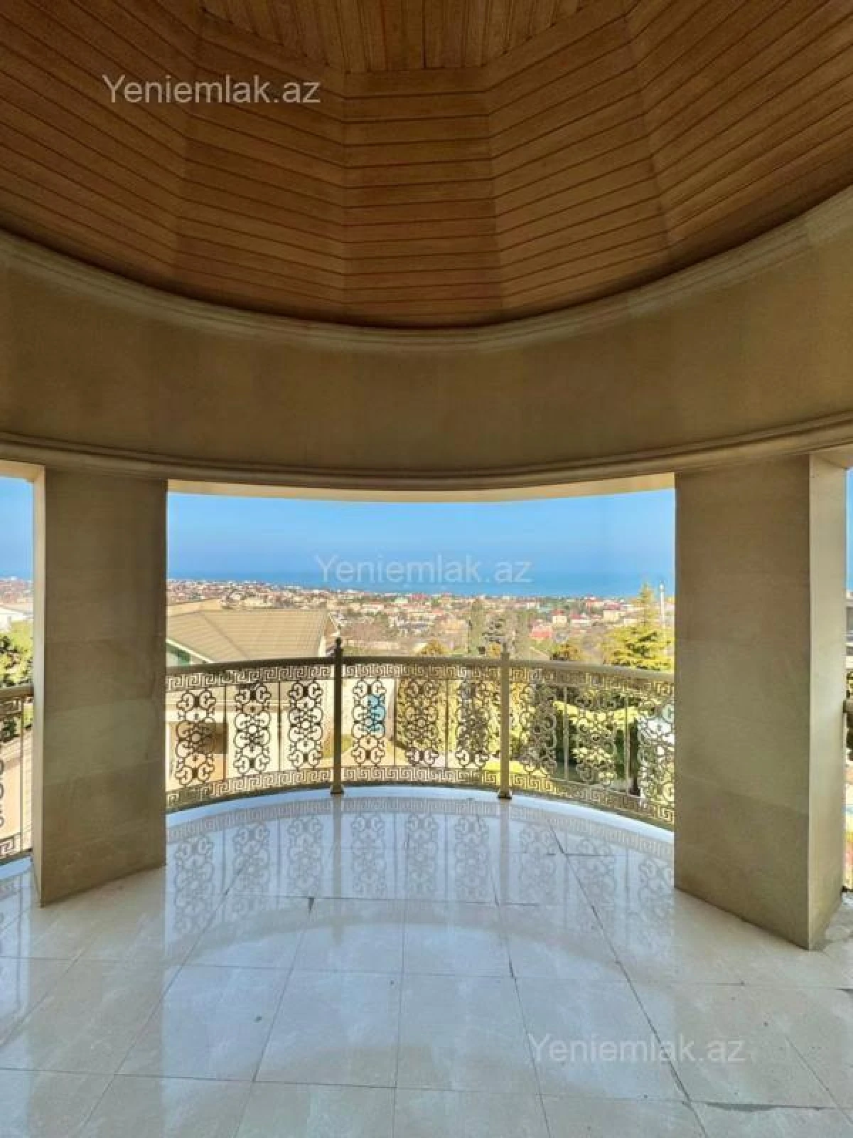 Satılır 14 otaqlı həyət evi 1875 m²