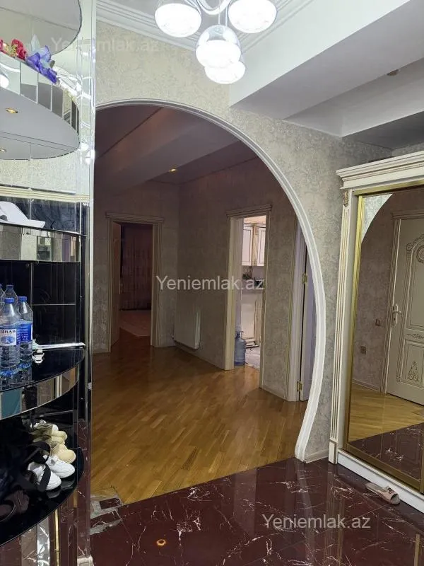 Satılır 3 otaqlı yeni tikili 120 m²