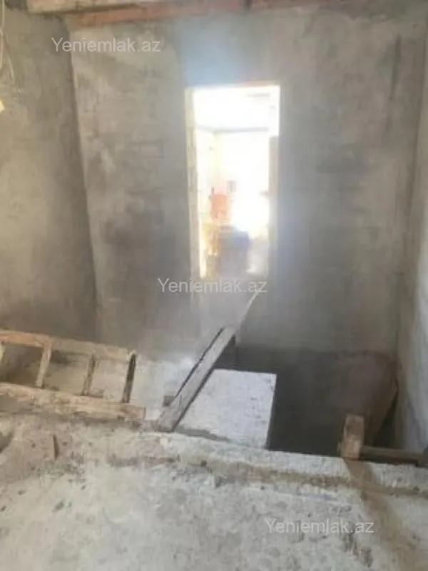 Satılır 6 otaqlı həyət evi 200 m²