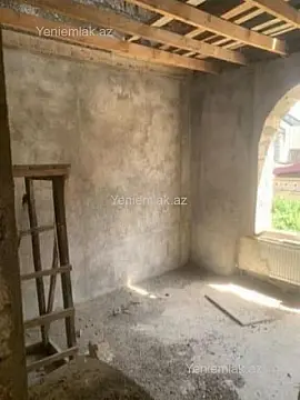 Satılır 6 otaqlı həyət evi 200 m²