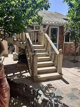 Satılır 4 otaqlı həyət evi 210 m²