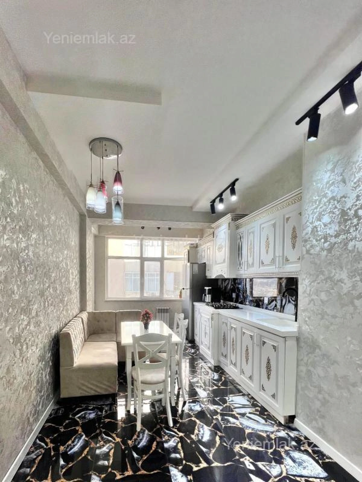 Satılır 4 otaqlı yeni tikili 165 m²