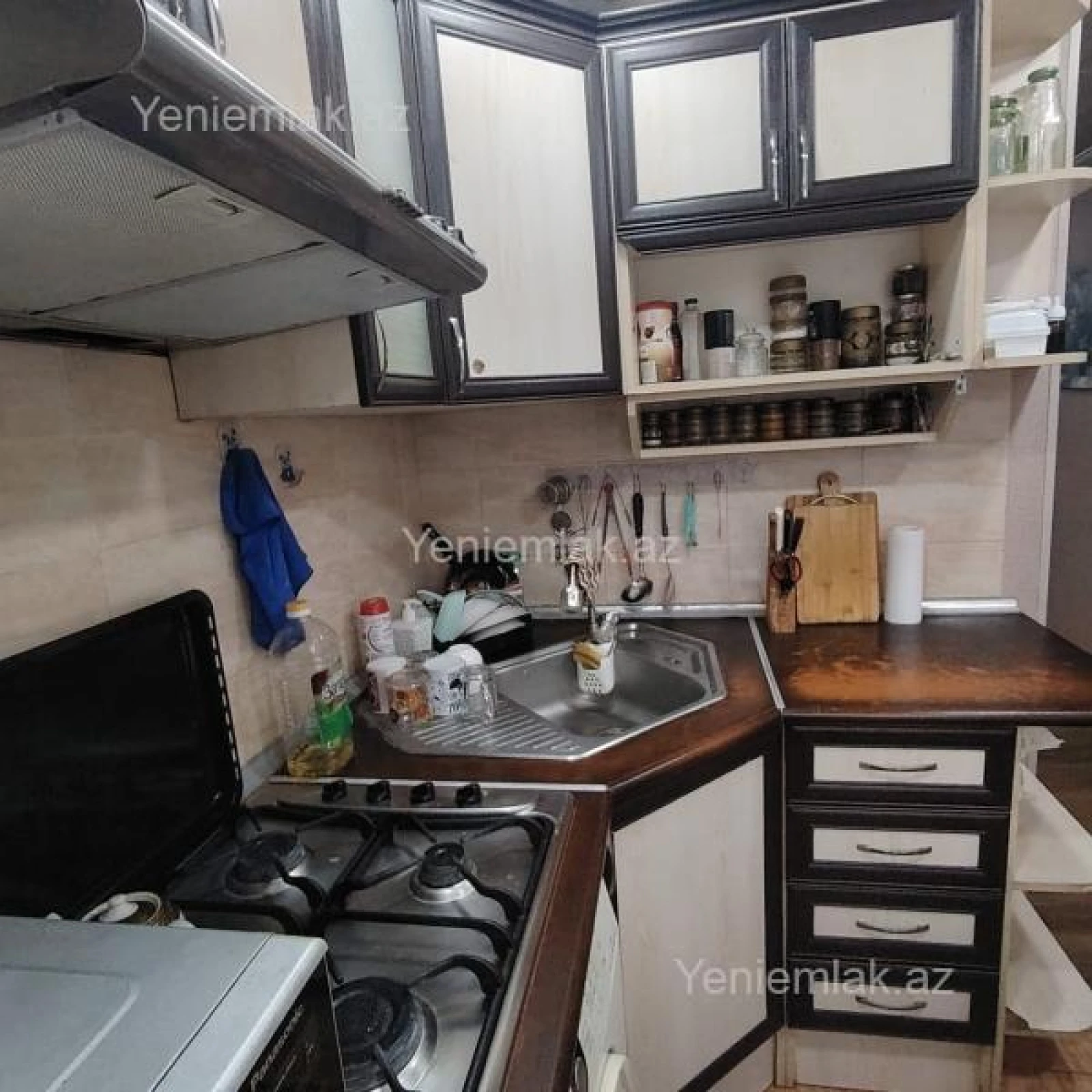 Satılır 3 otaqlı köhnə tikili 75 m²