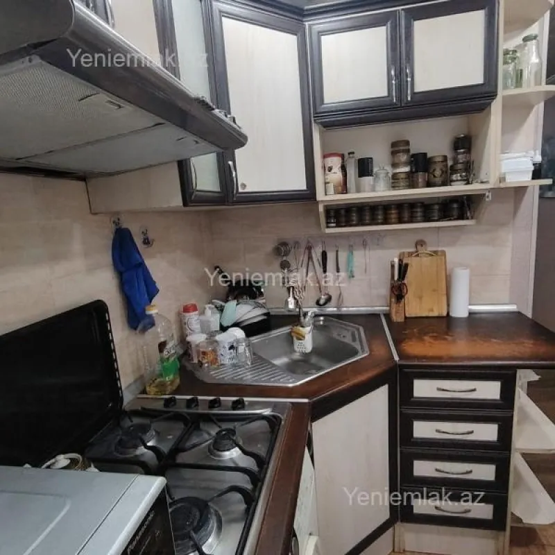 Satılır 3 otaqlı köhnə tikili 75 m²