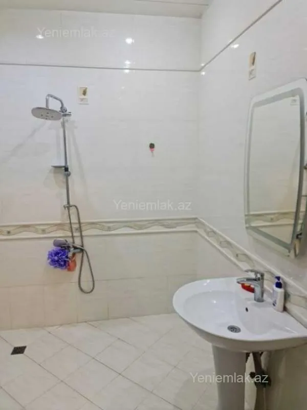 Satılır 3 otaqlı yeni tikili 185 m²