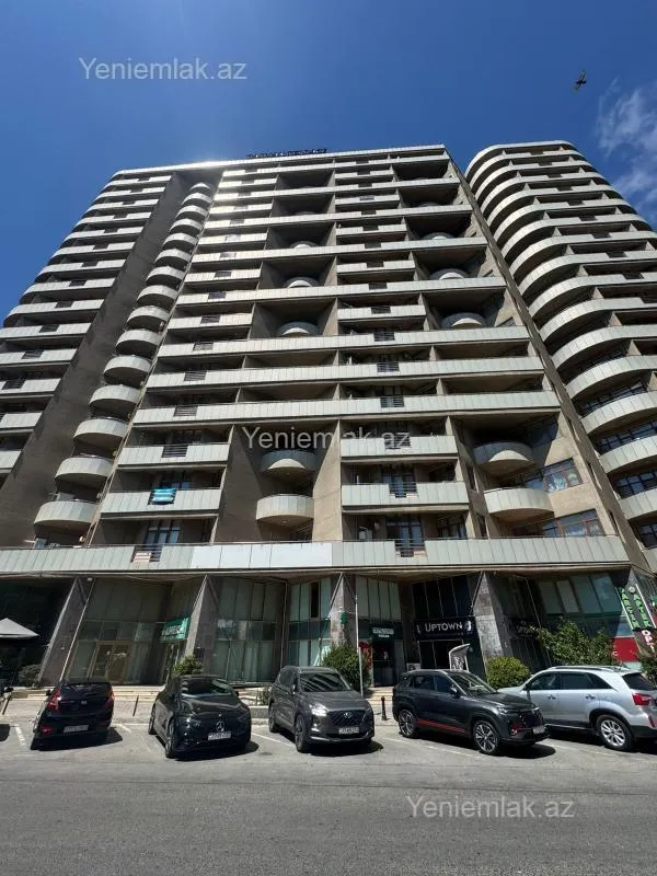 Satılır 3 otaqlı yeni tikili 185 m²