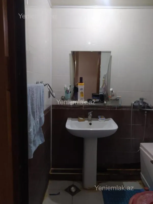Satılır 2 otaqlı köhnə tikili 65 m²