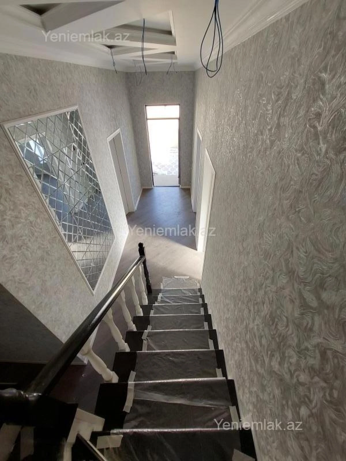 Satılır 6 otaqlı həyət evi 170 m²