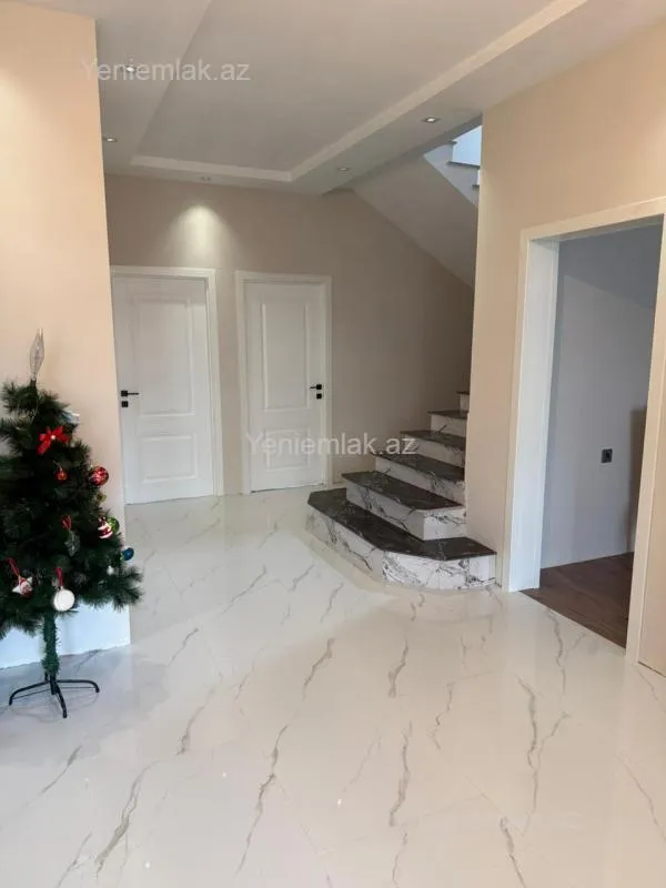 Satılır 6 otaqlı həyət evi 230 m²