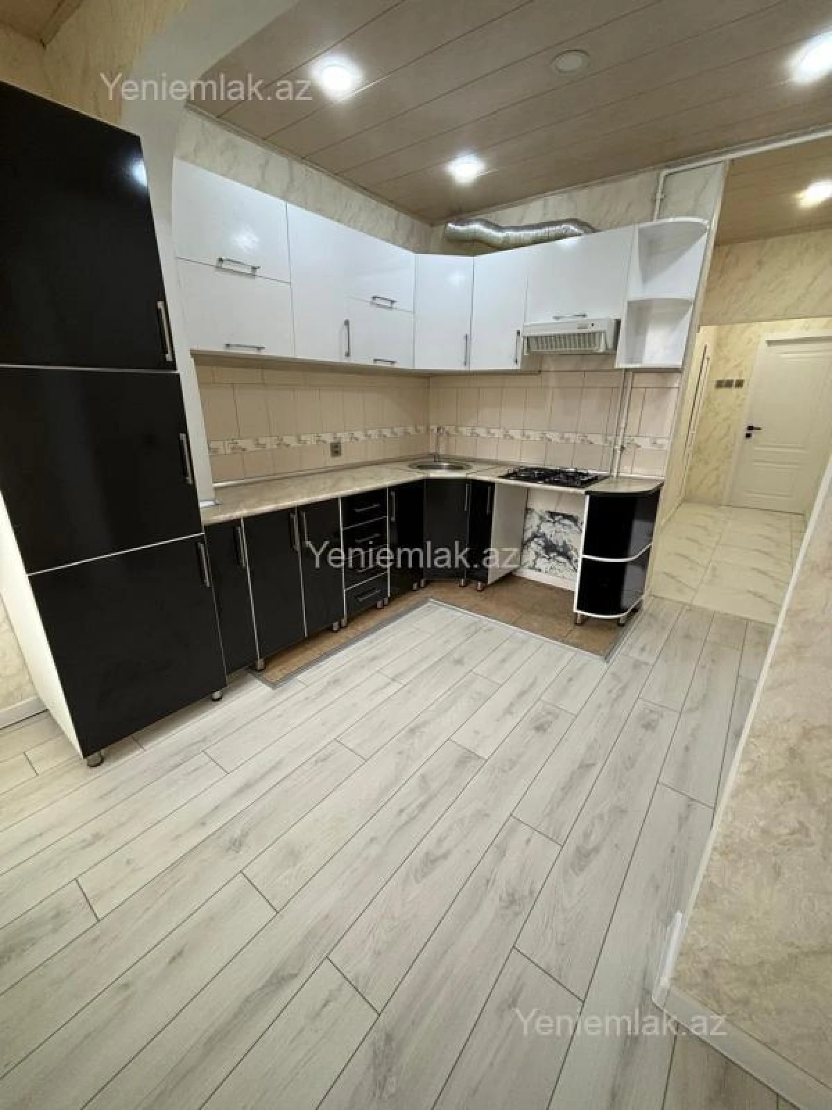 Satılır 2 otaqlı köhnə tikili 60 m²