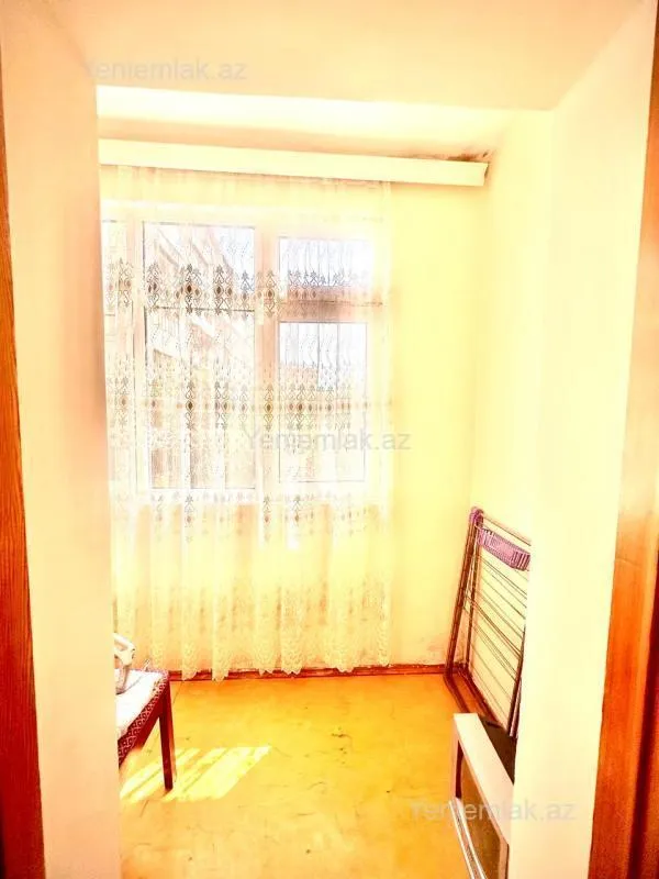 Satılır 2 otaqlı köhnə tikili 65 m²