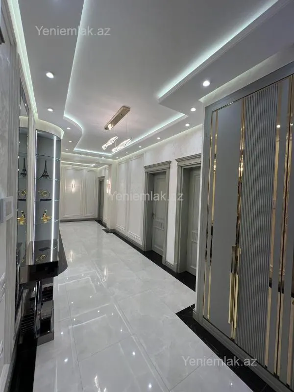 Satılır 3 otaqlı yeni tikili 132 m²