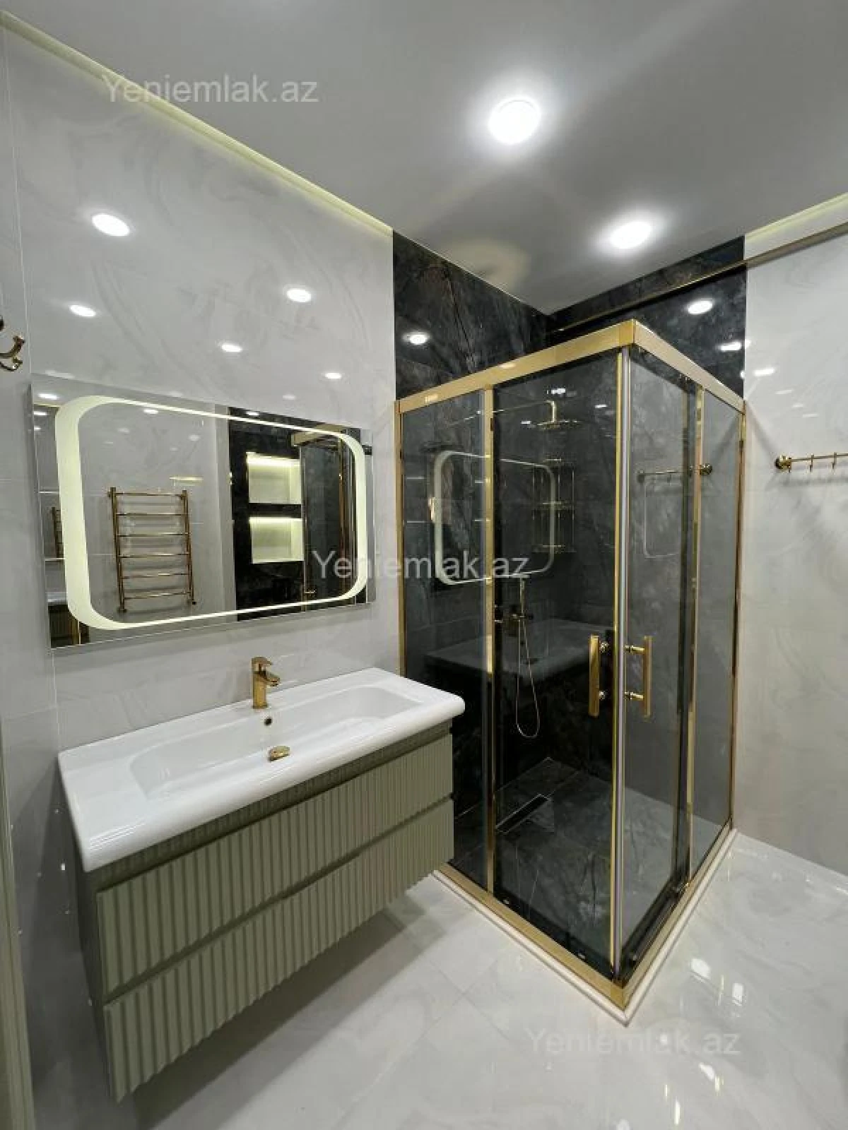 Satılır 3 otaqlı yeni tikili 132 m²