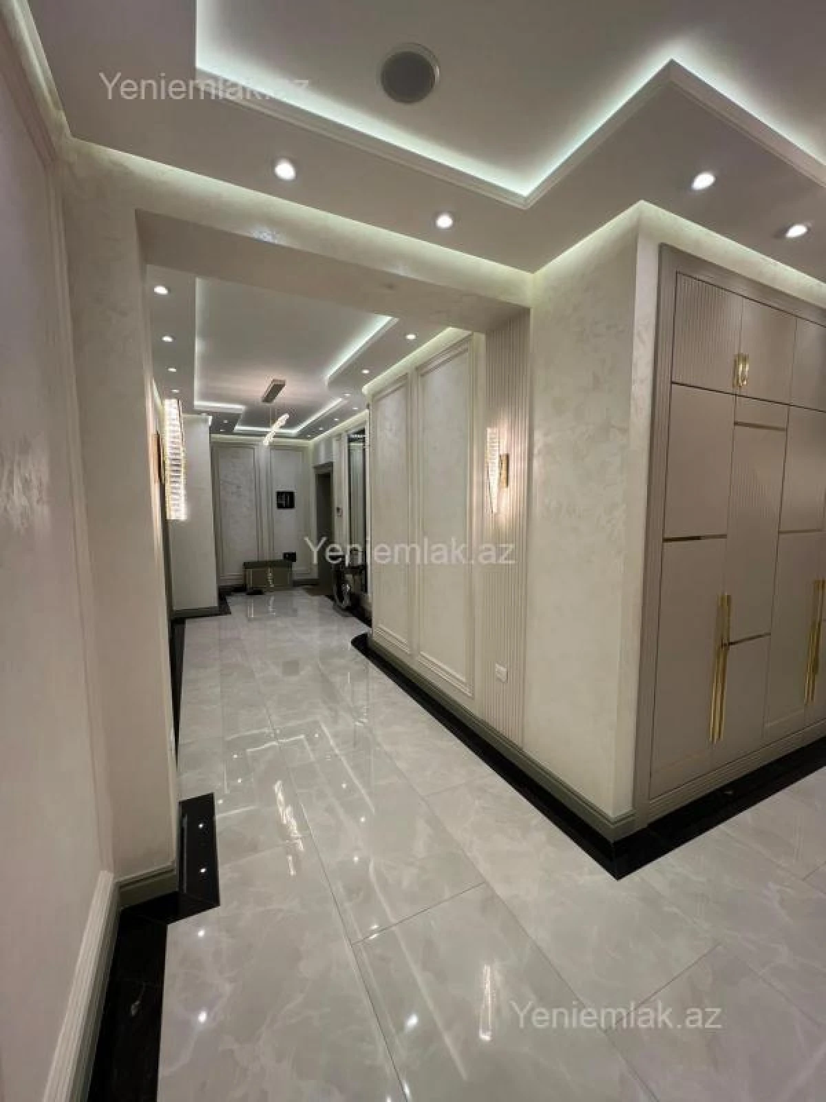 Satılır 3 otaqlı yeni tikili 132 m²