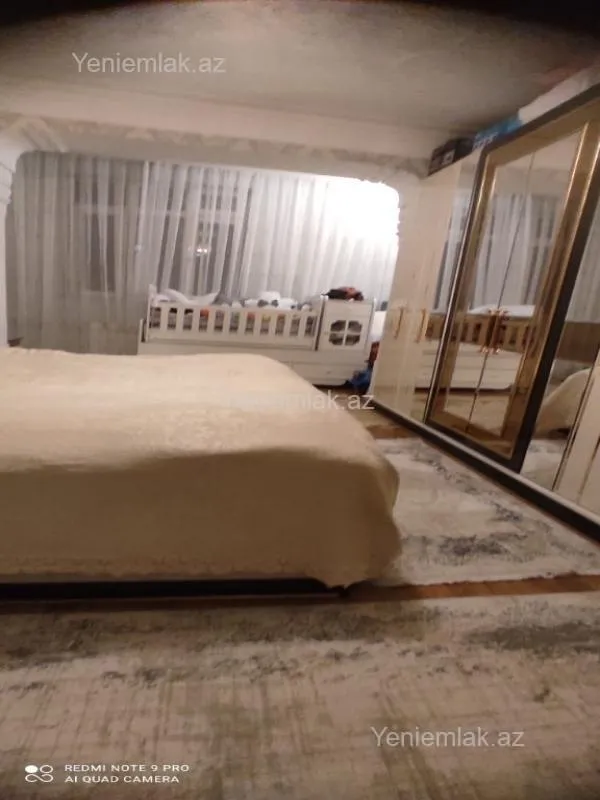 Satılır 4 otaqlı köhnə tikili 105 m²