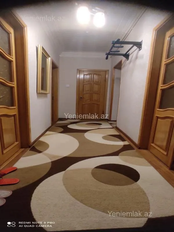 Satılır 4 otaqlı köhnə tikili 105 m²