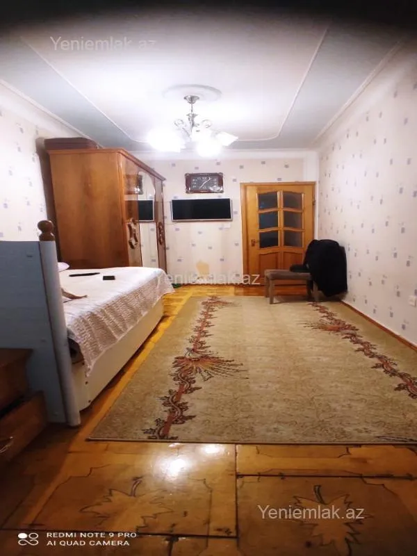 Satılır 4 otaqlı köhnə tikili 105 m²