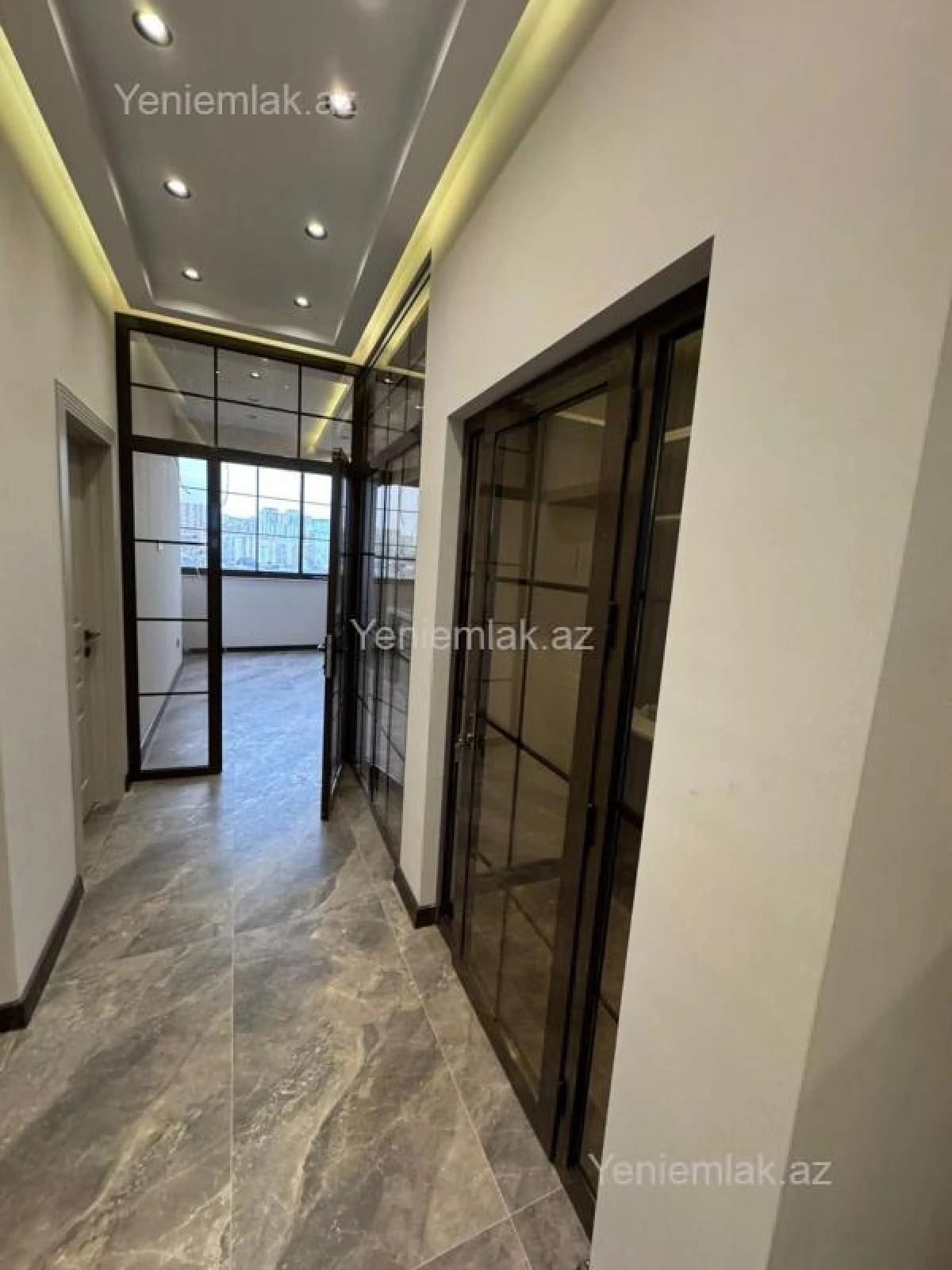 Satılır 3 otaqlı yeni tikili 135 m²