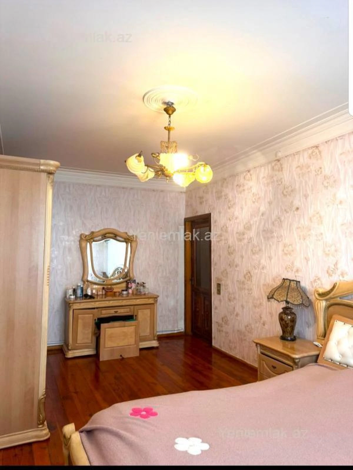 Satılır 4 otaqlı köhnə tikili 105 m²