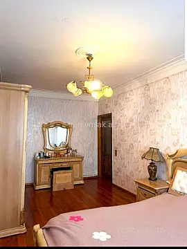 Satılır 4 otaqlı köhnə tikili 105 m²