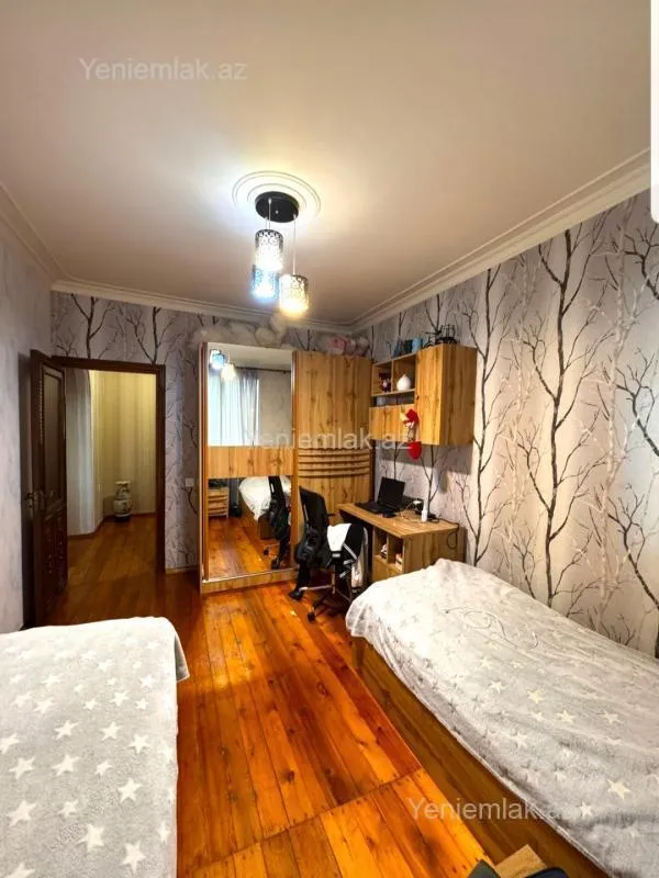 Satılır 4 otaqlı köhnə tikili 105 m²