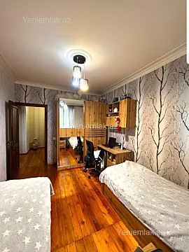 Satılır 4 otaqlı köhnə tikili 105 m²