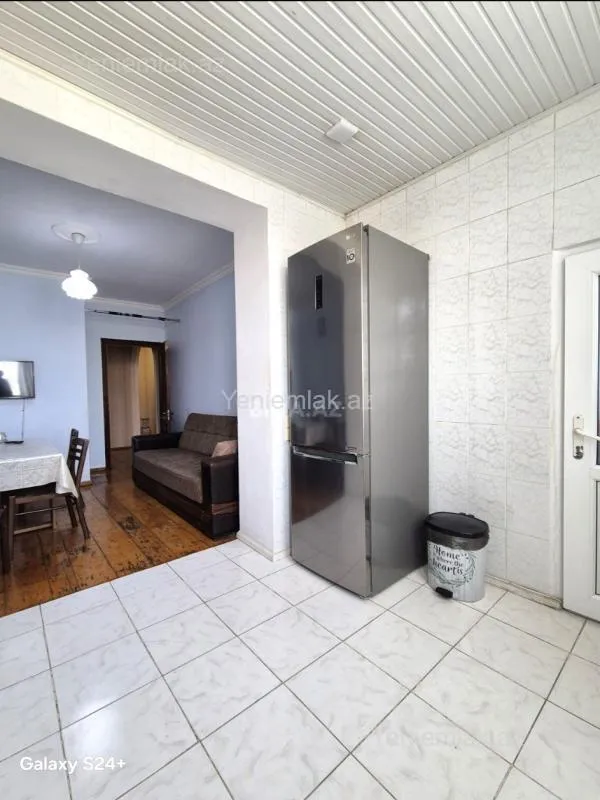 Satılır 4 otaqlı köhnə tikili 105 m²