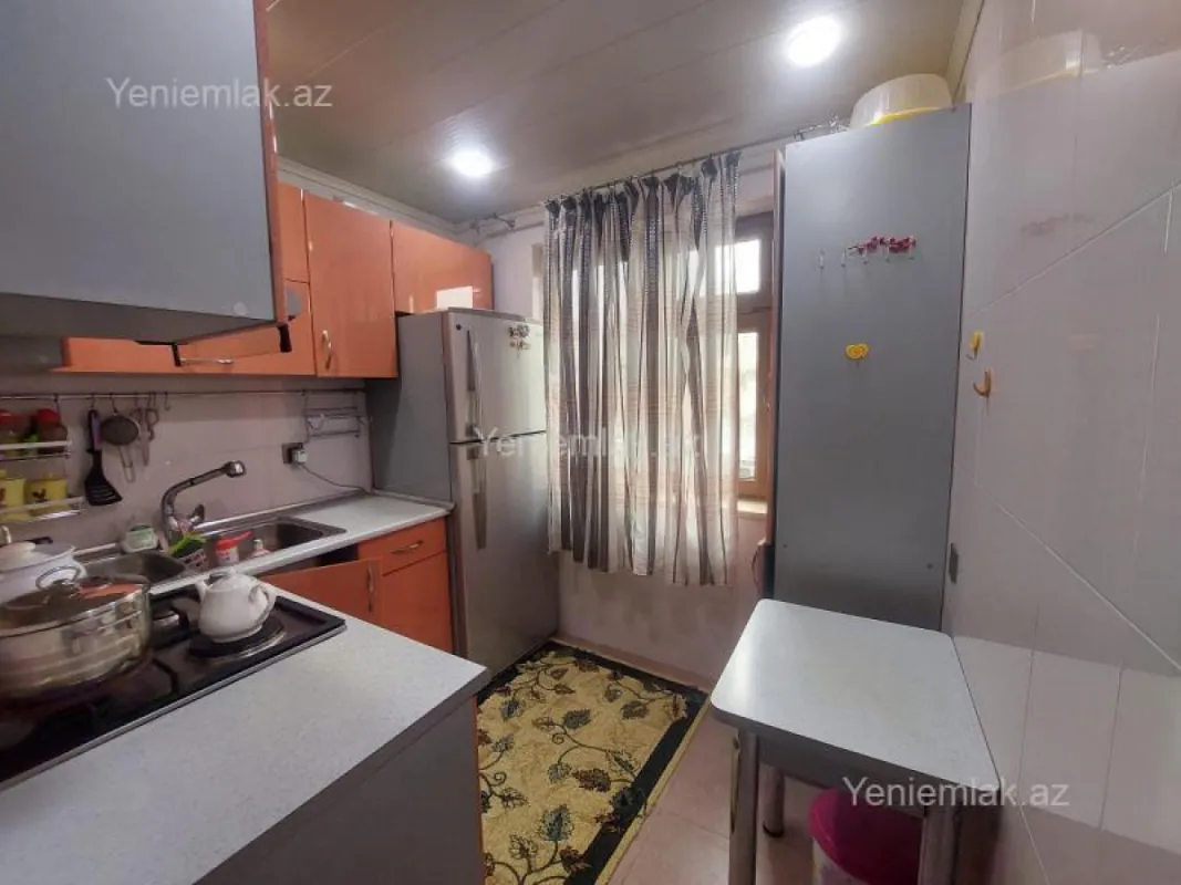 Satılır 4 otaqlı köhnə tikili 80 m²