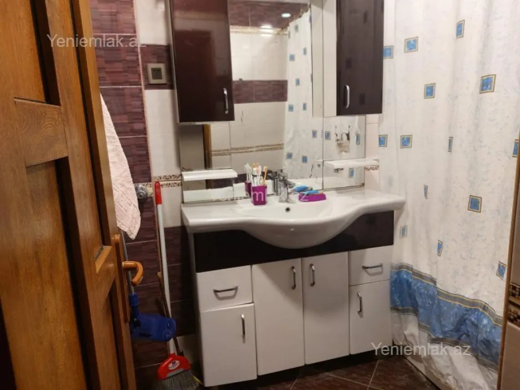 Satılır 4 otaqlı köhnə tikili 80 m²