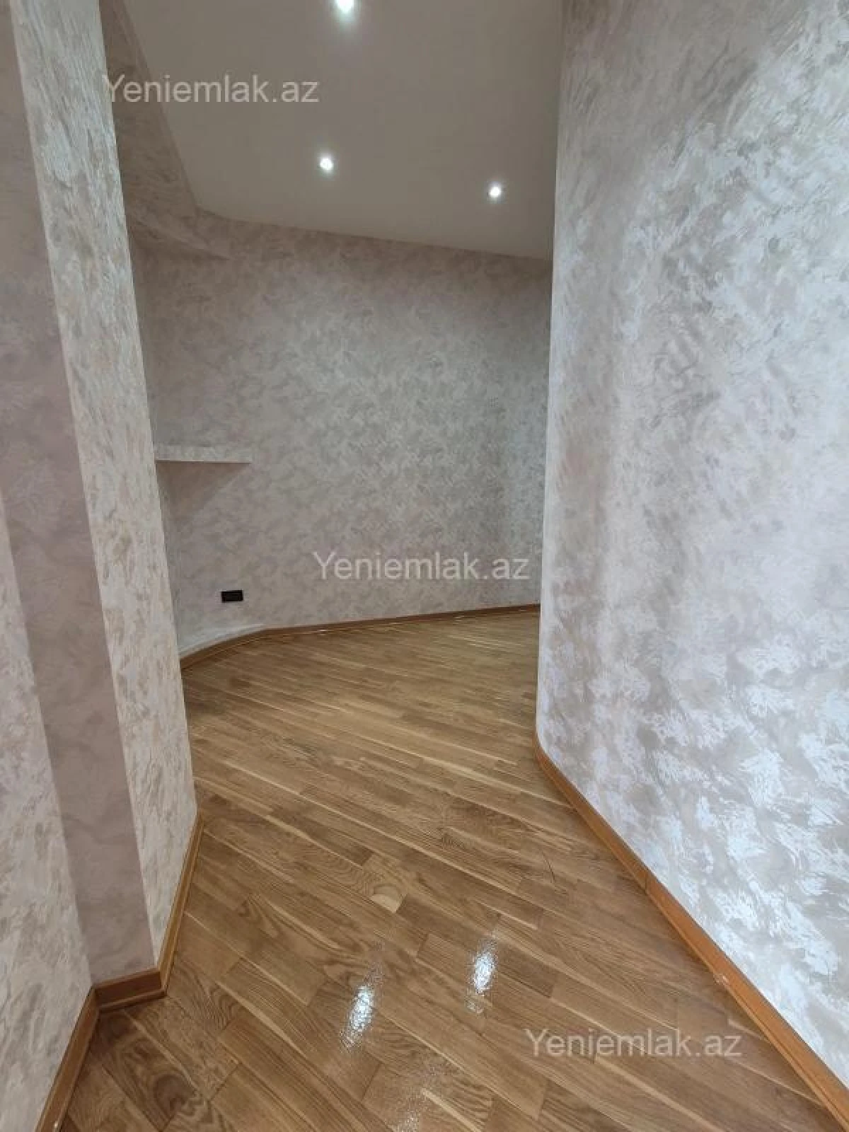 Satılır 3 otaqlı yeni tikili 120 m²