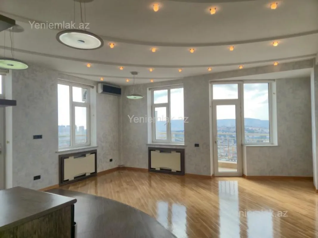 Satılır 3 otaqlı yeni tikili 120 m²
