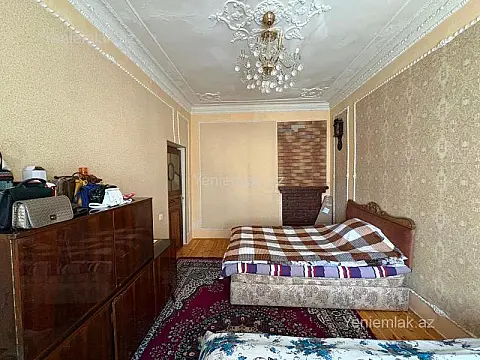 Satılır 4 otaqlı köhnə tikili 115 m²