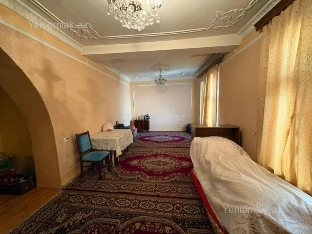 Satılır 4 otaqlı köhnə tikili 115 m²
