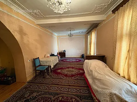 Satılır 4 otaqlı köhnə tikili 115 m²